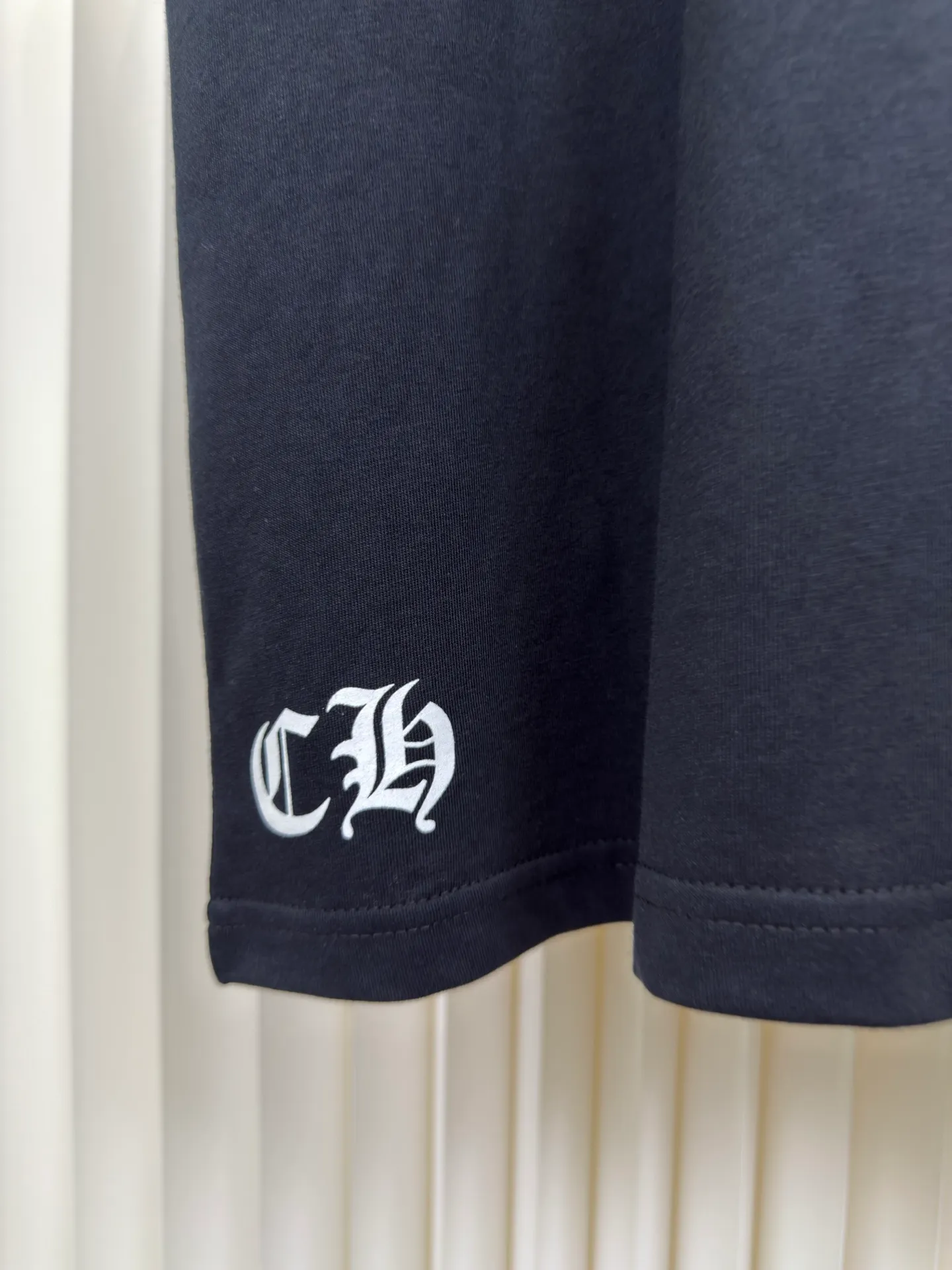 P240 Chrome Hearts/Vine Sword Phantom Cross Short Sleeves Authentic Open Edition - Physical Counter - Top Luxury Quality 🆚 Instant sale of all editions on the market Fabric is made of 26 weave 200g cotton material Printing is done with hand glue printing Customized accessories Size S M L
